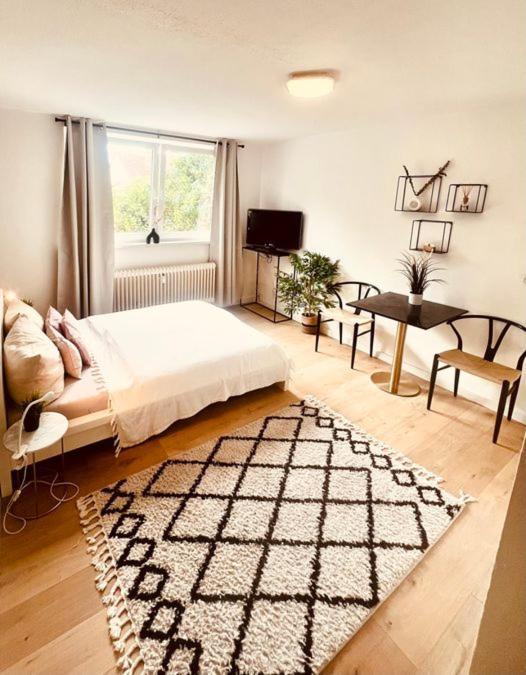 Ferienwohnung An Der Uniklinik Mit Eigener Kueche Und Renoviertem Badezimmer Homburg  Exterior photo